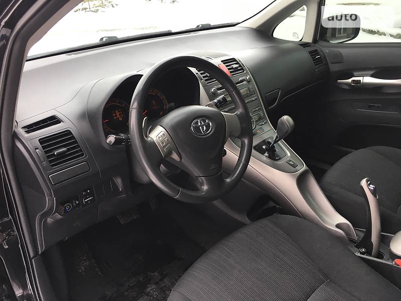 Хэтчбек Toyota Auris 2009 в Ивано-Франковске