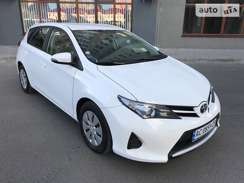 Хэтчбек Toyota Auris 2014 в Луцке