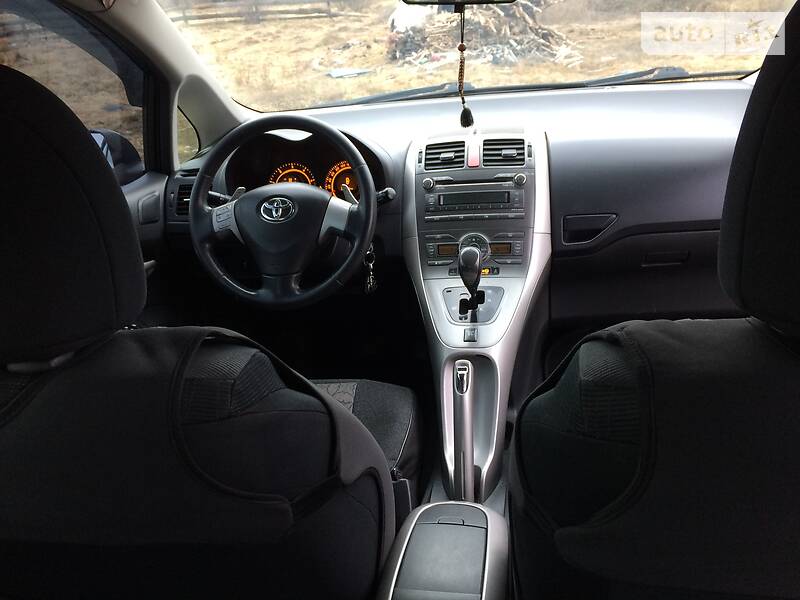 Хетчбек Toyota Auris 2007 в Сторожинці