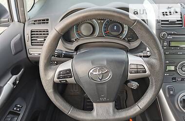 Хэтчбек Toyota Auris 2011 в Луцке