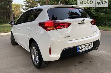 Хэтчбек Toyota Auris 2013 в Киеве