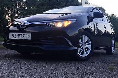Хэтчбек Toyota Auris 2015 в Дрогобыче