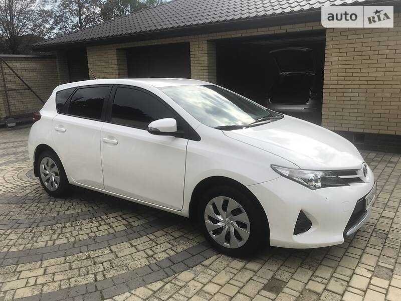 Хэтчбек Toyota Auris 2013 в Харькове