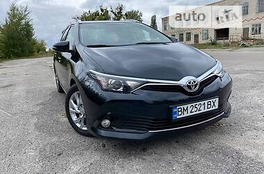 Універсал Toyota Auris 2015 в Охтирці