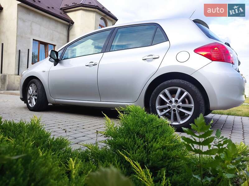 Хетчбек Toyota Auris 2009 в Старому Самборі