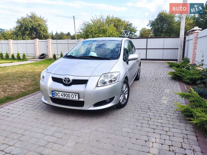 Хетчбек Toyota Auris 2009 в Старому Самборі