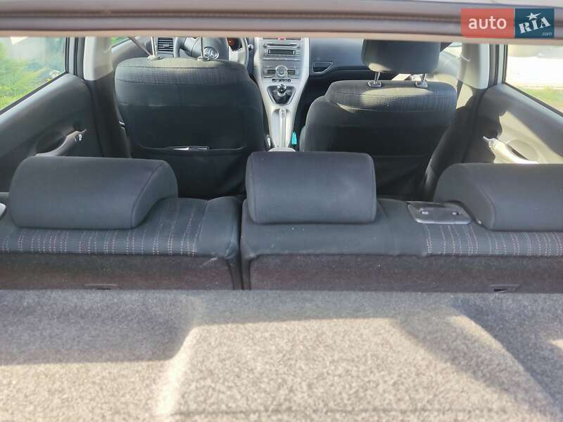 Хетчбек Toyota Auris 2009 в Старому Самборі