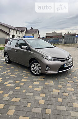 Хэтчбек Toyota Auris 2013 в Калуше