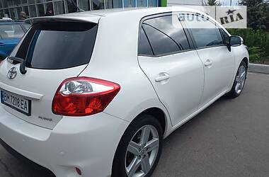 Хэтчбек Toyota Auris 2011 в Сумах