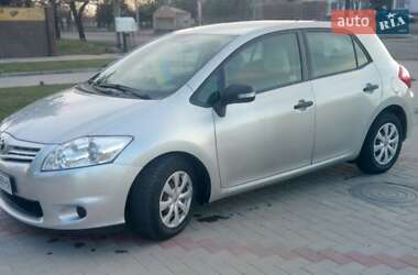 Хэтчбек Toyota Auris 2011 в Вознесенске