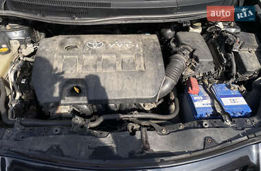 Хэтчбек Toyota Auris 2007 в 