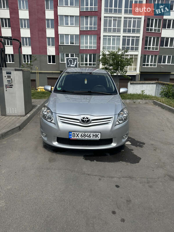 Хэтчбек Toyota Auris 2011 в Хмельницком