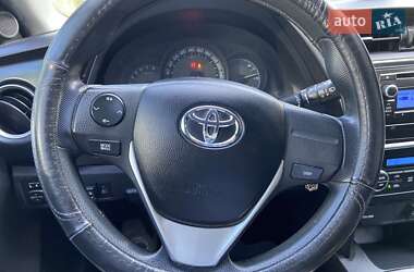 Хэтчбек Toyota Auris 2013 в Южноукраинске