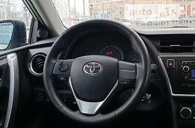 Хэтчбек Toyota Auris 2015 в Харькове