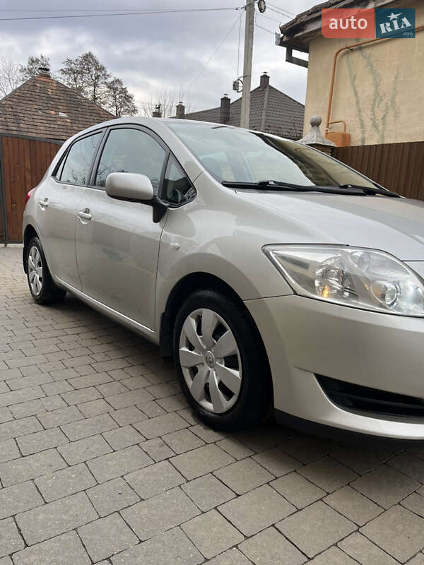 Хэтчбек Toyota Auris 2007 в Сваляве