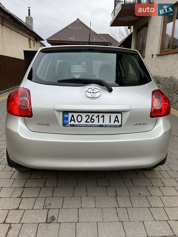 Хэтчбек Toyota Auris 2007 в Сваляве