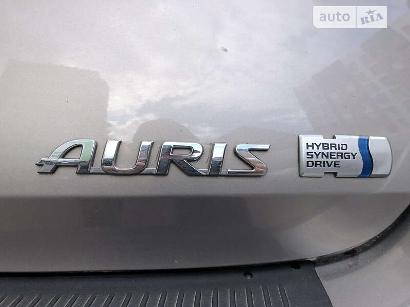 Хэтчбек Toyota Auris 2014 в Ровно