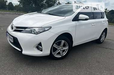 Хэтчбек Toyota Auris 2013 в Змиеве