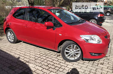 Хэтчбек Toyota Auris 2009 в Сваляве