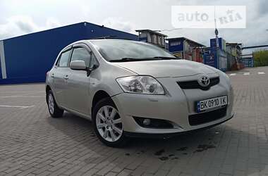 Хэтчбек Toyota Auris 2007 в Дубно