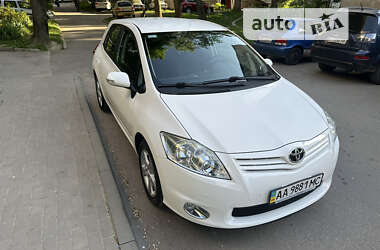 Хэтчбек Toyota Auris 2012 в Хмельницком