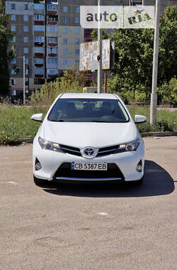 Хэтчбек Toyota Auris 2015 в Чернигове