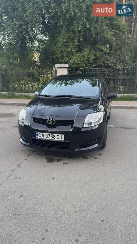 Хетчбек Toyota Auris 2009 в Умані