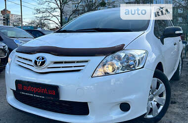 Хэтчбек Toyota Auris 2012 в Сумах