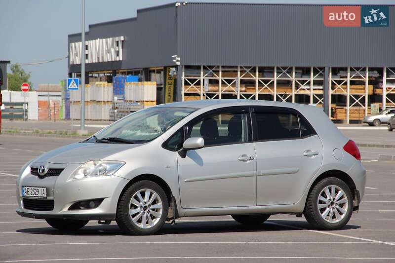 Хэтчбек Toyota Auris 2008 в Днепре