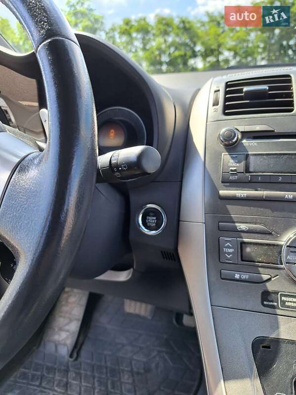 Хэтчбек Toyota Auris 2008 в Днепре