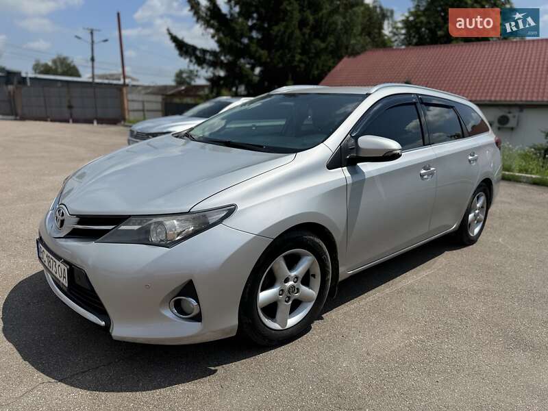 Універсал Toyota Auris 2013 в Львові