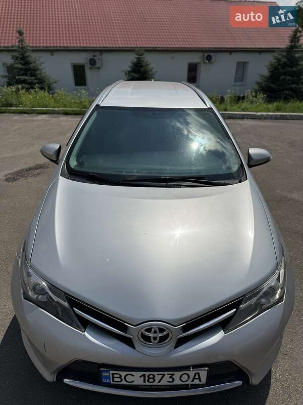 Універсал Toyota Auris 2013 в Львові
