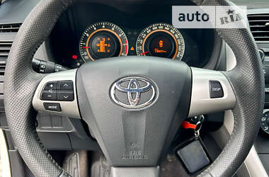 Хетчбек Toyota Auris 2012 в Сумах