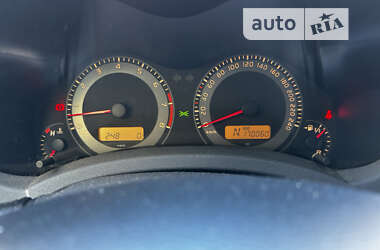 Хэтчбек Toyota Auris 2011 в 