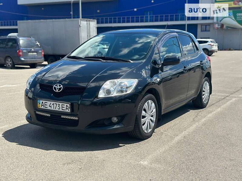 Хетчбек Toyota Auris 2008 в Дніпрі