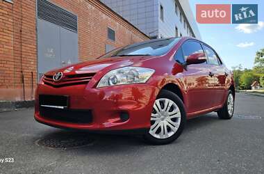 Хэтчбек Toyota Auris 2010 в Киеве