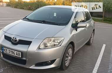 Хэтчбек Toyota Auris 2008 в Помошной