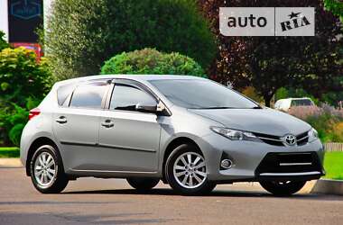 Хэтчбек Toyota Auris 2013 в Днепре