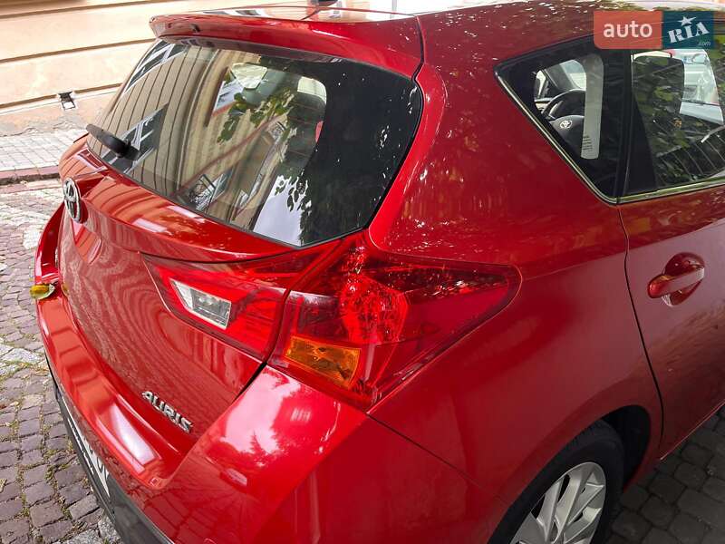 Хэтчбек Toyota Auris 2013 в Львове