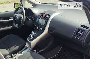 Хэтчбек Toyota Auris 2011 в Казатине