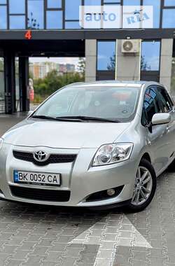 Хэтчбек Toyota Auris 2009 в Ровно