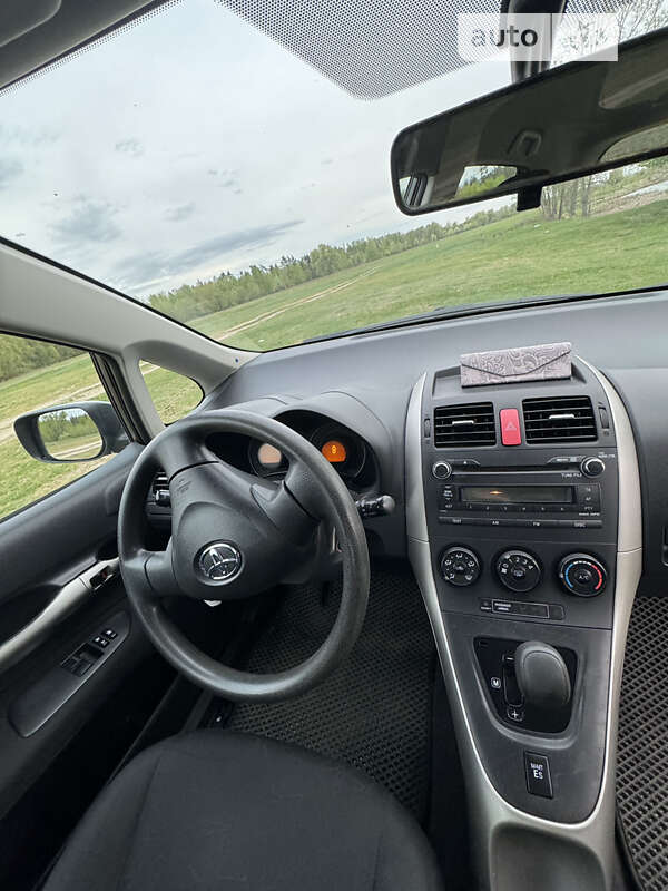 Хетчбек Toyota Auris 2008 в Сумах