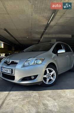 Хэтчбек Toyota Auris 2009 в 
