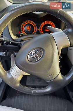 Хэтчбек Toyota Auris 2009 в 