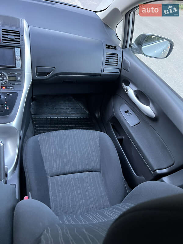 Хетчбек Toyota Auris 2011 в Одесі