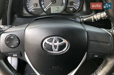 Хэтчбек Toyota Auris 2013 в Коростене