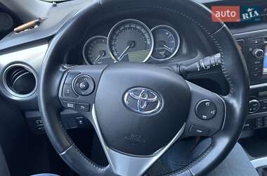 Хэтчбек Toyota Auris 2014 в Киеве