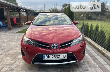 Хэтчбек Toyota Auris 2014 в Ровно