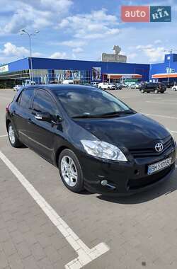 Хэтчбек Toyota Auris 2010 в Сумах