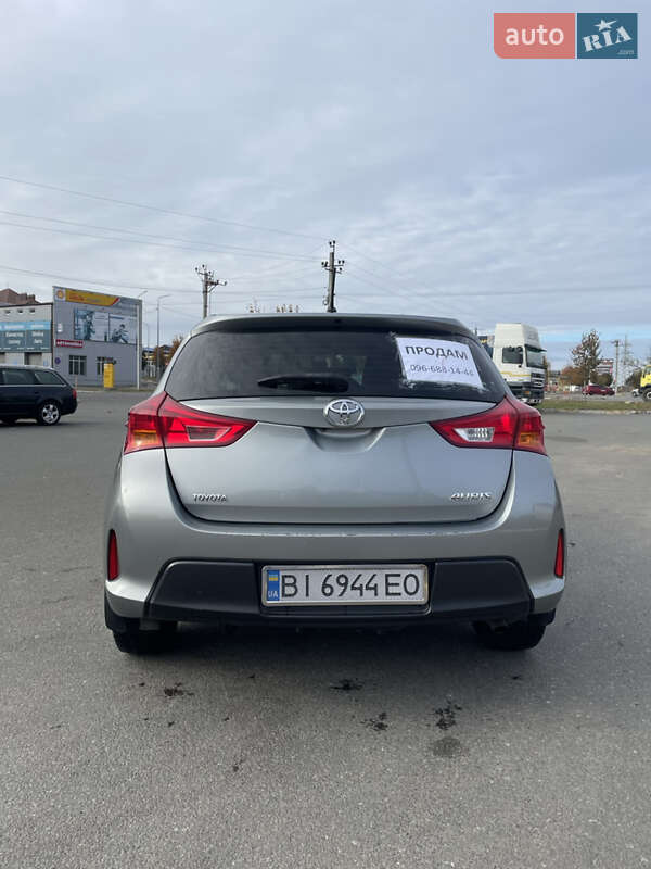 Хетчбек Toyota Auris 2013 в Гадячі